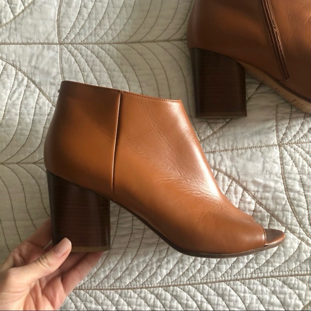 MAISON MARGIELA Calfskin Leather
Open-toe Ankle Boots